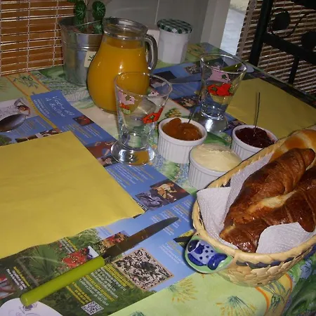 Entre Vignes Et Oliviers