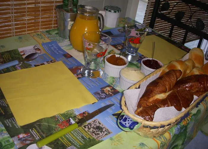 Entre Vignes Et Oliviers