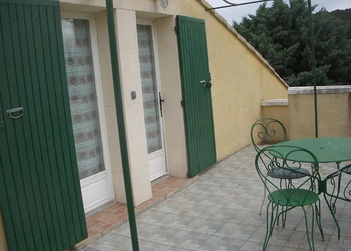 Couette-café Entre Vignes Et Oliviers *
